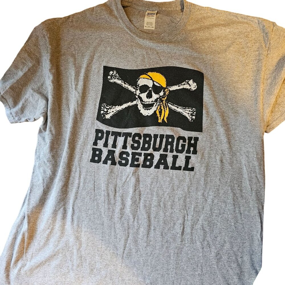 Gildan Pittsburgh Baseball T-Shirt Gray Men 2XL Heavy Cotton Retro Fan Shirt